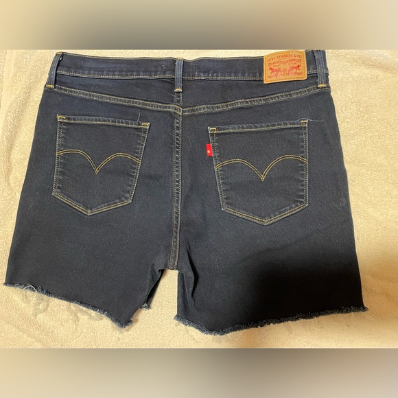 Levi Strauss Women’s Cut Off Jean Shorts Shaping Slim Stretch Dark Wash Size 32 - Picture 11 of 12